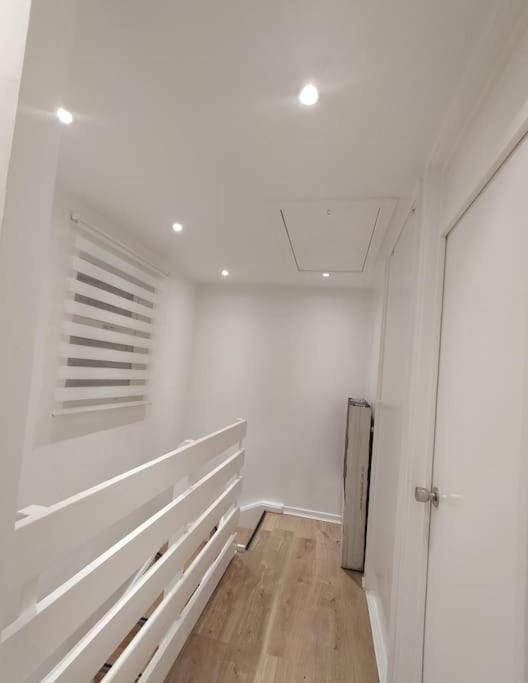 Impeccable 2-Bed House Apartment London Exterior photo